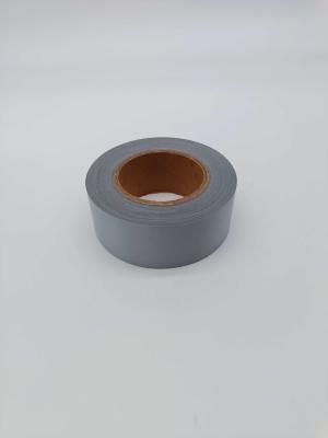中国 EN20471 衣服用反射ポリエステル生地テープに高視認性カスタム安全シルバーを縫います 販売のため