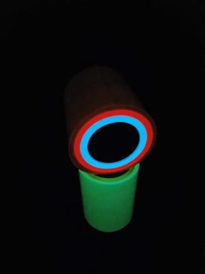 Chine Autocollant phosphorescent lumineux de petit pain de vinyle fluorescent adhésif réfléchi de bande à vendre