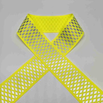 China Hoog zichtbare ijzeren warmteoverdrachtfilm tot gele reflecterende webbing voor sportkleding Te koop