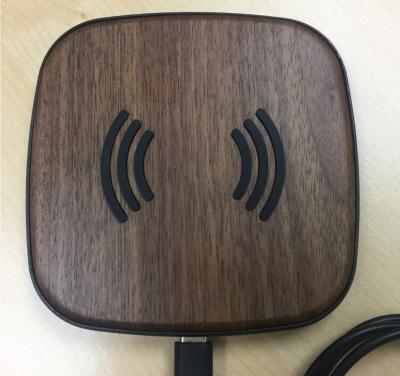 China Universal 5 W Wireless Travel Charger , Magnetic Phone Charger Bamboo Color for sale