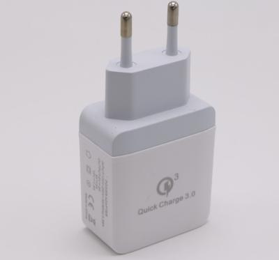 中国 速い充電器USBの壁の充電器30Wは充電器3.0サムスンのiPhoneのための2.4A二重USBを持つ絶食します 販売のため