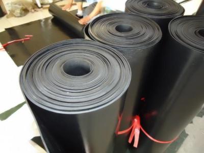China Heating Aging Resistant FKM Fluorubber Sheet FDA Grade Elongation 200%,Black Color,6-12Mpa for sale