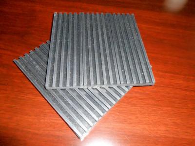 Chine SBR + NR + surface à nervures de couleur de noir de tapis d'amortisseur de choc pétrolier de graine de colza à vendre