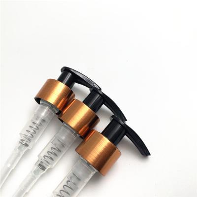 Chine Fabricant en aluminium d'or BALAYÉ de luxe de pompe de crème de toner de cosmétique de la pompe 24mm 28mm de lotion à vendre