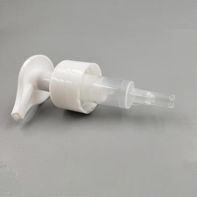 Cina Plastic White Liquid Soap Pump 2.5 X 2.5 X 5.5 Inches 2.0cc Dosage in vendita