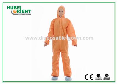中国 実験室/工場のためのSMSの保護オレンジ使い捨て可能なつなぎ服/Hazmatの使い捨て可能なスーツ 販売のため