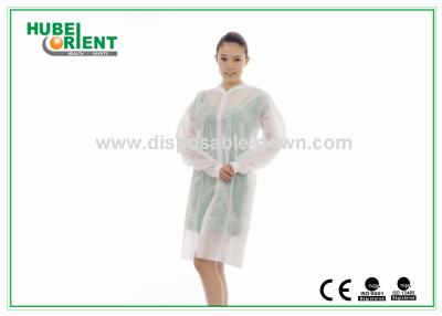 China Vestuário de proteção descartável unisex de pouco peso do laboratório do revestimento do laboratório com fechamento do fecho de correr para o laboratório à venda