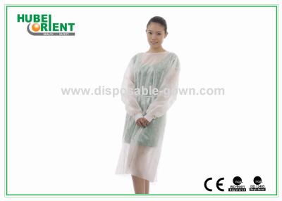 China with Knitted Wrist PP PE Disposable Use Isolation Gowns Water Resistant For Hospital for sale