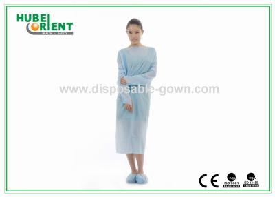Chine L'hôpital/clinique emploient le CPE jetable les vêtements de protection qu'avec le pouce giflent la robe en plastique d'usage médical à vendre