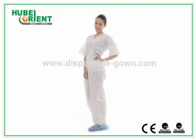 China Solos pijamas médicos Anti-flúidos de SMS del uso médico con la camisa y los pantalones para la protección del cuerpo en venta