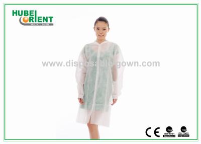China CE MDR Snap Closure Disposable Lab Coats 55g/m2 for sale