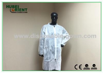 China General Disposable Medical Lab Coat Waterproof For Doctors With Zip Closure for sale