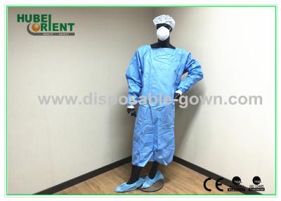 China Vestido disponible médico azul del aislamiento de la prenda impermeable/vestido quirúrgico protector respirable en venta