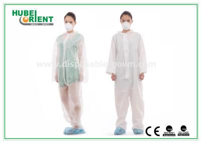 Китай Светлые хирургические устранимые Coveralls Не-сплетенные/Microporous материал Fabric/SMS без клобука и Feetcovet продается
