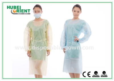 China O hospital usa vestidos descartáveis do isolamento com punho elástico/vestidos médicos descartáveis para a clínica à venda