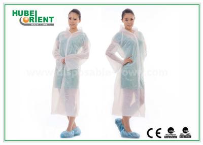 China Vestidos médicos disponibles protectores del hospital de los vestidos/PE de la prenda impermeable para las mujeres en venta