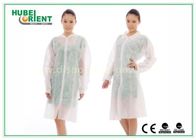 Chine Le laboratoire jetable médical dentaire de Tyvek enduit/manteau libre de laboratoire de taille respirable pour le corps à vendre