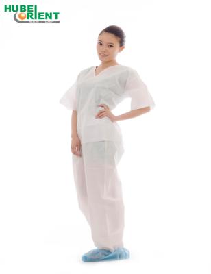 中国 病院および電算室のための抗菌性の使い捨て可能なSMSの医学的用途のパジャマのキット 販売のため