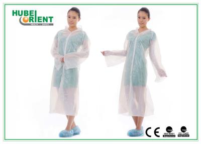 China Disposable PE Nonwoven Visitor Gown Disposable Waterproof Lab Coat Lab Gown for sale