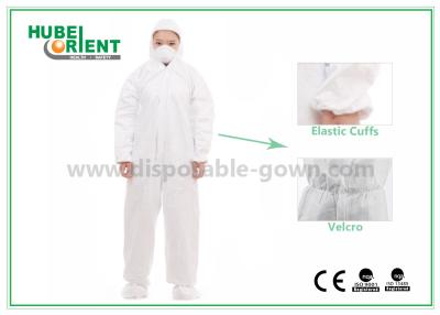 中国 ポリプロピレンSMSの微小孔のある使い捨て可能な保護つなぎ服 販売のため