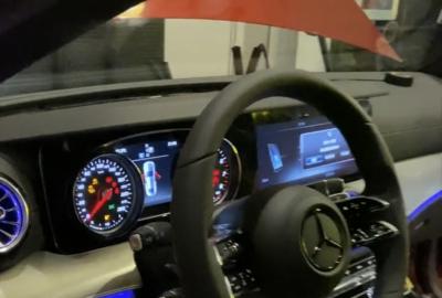 中国 eクラスの自動車運行ダッシュボードLED AMGのためのW213器械の集りのマルチメディア車LCDの速度計 販売のため