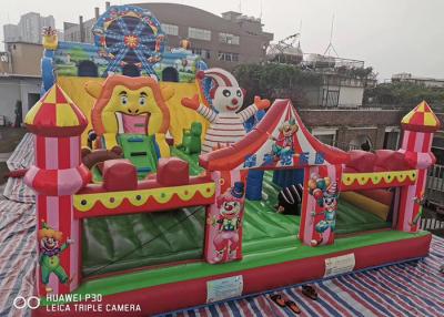 China Os desenhos animados feitos sob encomenda de Inflatables da cidade do divertimento do parque da roda de Ferris caçoam o leão-de-chácara do campo de jogos combinado à venda