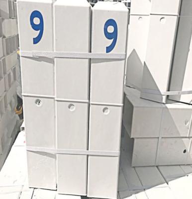 China Cargo de sinais feito sob encomenda da milhagem da fibra de vidro branca com números em ordem à venda