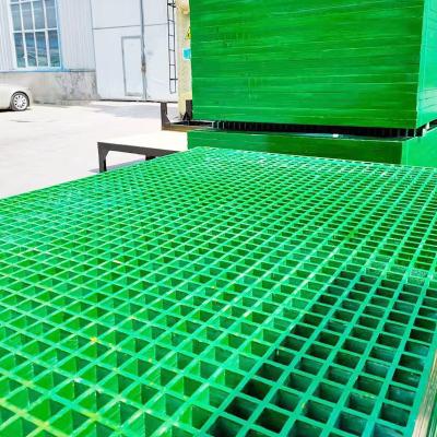China Rejas de FRP verde de 40*40 mm Rejas de suelo de fibra de vidrio Fácil instalación en venta