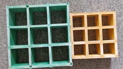 China Cuadrícula de suelo de fibra de vidrio de rejas de FRP coloridas cubierta de drenaje exterior Rejilla de lavado de automóviles 38x38mm en venta