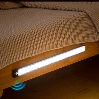 중국 Rechargeable Wireless Motion Sensor Closet Light LED Under Cabinet Light with Aluminum Luminous White Magnet Dark Mah 판매용