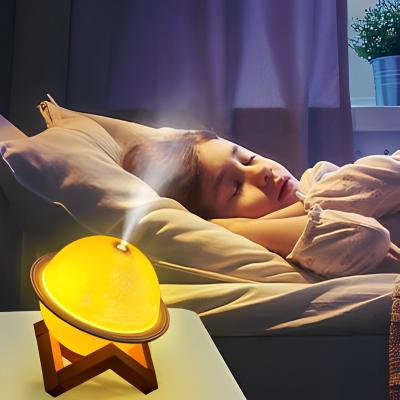 中国 USB charge Desk Humidifier mist light 3D Moon Lamp Humidifier with LED 3 Colors decorative Night Light for indoor 販売のため