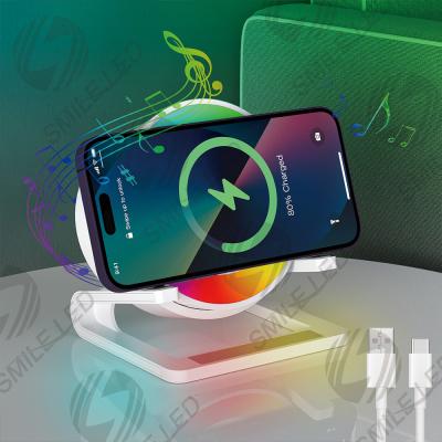 China Dimmable RGB Night Light Stereo BT Speaker QI 15W Fast Charge Wireless Charger Speaker Stand Te koop