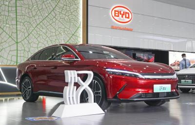 Chine 5 portes 5 pose des voitures mi grand Byd Han Ev de BYD EV 610-715KM à vendre