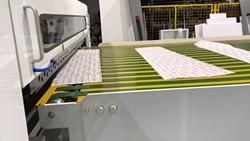 China Rollo para cubrir la velocidad automática 50Hz de la cortadora del papel del bocadillo en venta