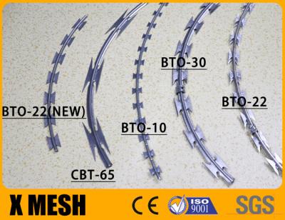 China Concertina Razor Barbed Wire With 2.5mm Wire And 0.5mm Blade Thickness For Security Fields en venta