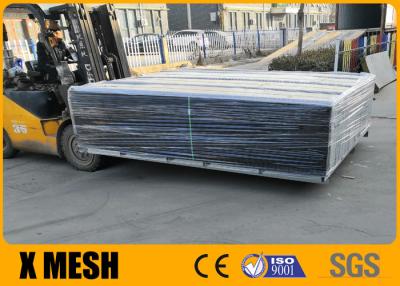 China Vertikaler Draht, der 75mm galvanisierte Eisenbahn Metall-Mesh Fencing Green Rals 6005 sperrt zu verkaufen