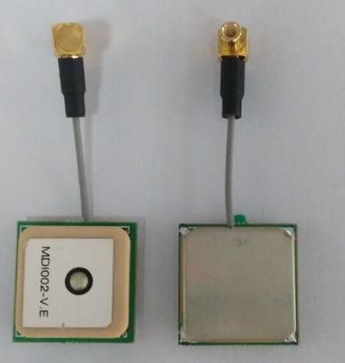 Chine Antenne en céramique de correction de GPS de voiture 1575 mégahertz avec MCX le gris de câble du connecteur rf 1,13 à vendre