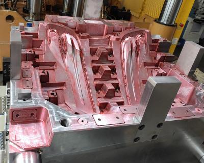 China YUDO Hot Runner Auto Parts Plastic Injection Mould Functional Big Size for sale