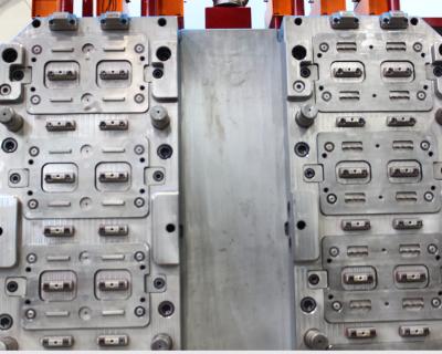 China 32 moldeo por inyección de Overmolding del corredor caliente del resbalador MOBEST con la cavidad S136 en venta