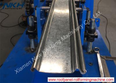 中国 機械、鋼鉄戸枠の製造業機械を形作るローラーシャッタードアのパネルロール 販売のため