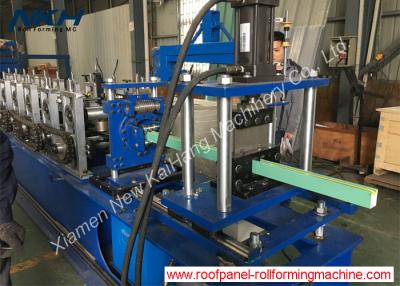 China Ruhe-Tür-Geländer-Rolle, die Maschine / Stahlprofil-Rolle bildet Maschine bildet zu verkaufen