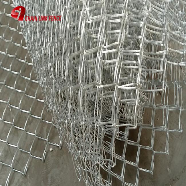 High Quality Factory Goat Galvanized Chain Link Fence for Agricultural Fence Mesh Galvanized Iron Wire Gym Fence Diamond 9 Gauge