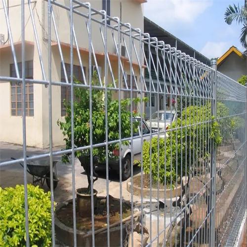 Quality Roll Top Triangle Bending Brc Welded Wire Mesh Fence for sale