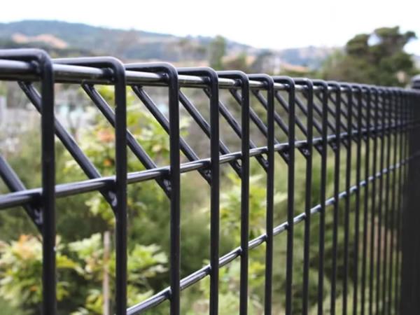 Quality Custom Galvanized Roll-Top Welded Wire Mesh Metal Security Fence for Swimming for sale