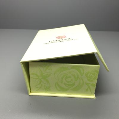 China Recycling 350g Cardboard Paper Box For Gift Packaging for sale