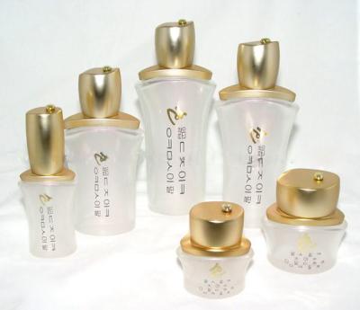 China OEM Wit berijpte Kosmetische Verpakkende Glasflessen en Kruiken met GLB en pomp Te koop