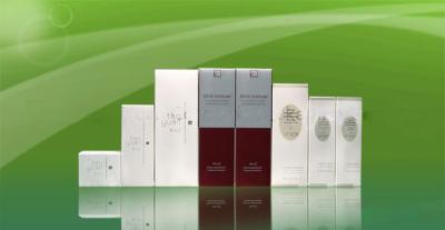 Chine Boîtes de empaquetage cosmétiques gravantes en refief faites sur commande de carton blanc à vendre