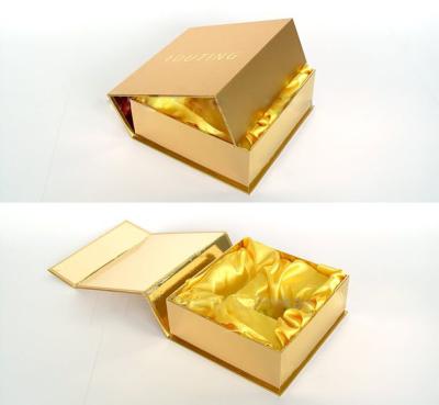 Chine Boîtes en carton actuelles adaptées aux besoins du client de cadeau de vin d'or avec des couvercles pour épouser à vendre