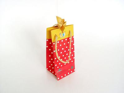 China OEM Colored Wrapping Gift Paper Carrier Bags for sale