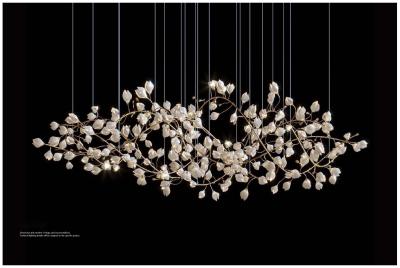 Chine Chandelier en verre à fleurs de magnolie blanche personnalisé pour une salle de banquet d'hôtel haut de gamme à vendre